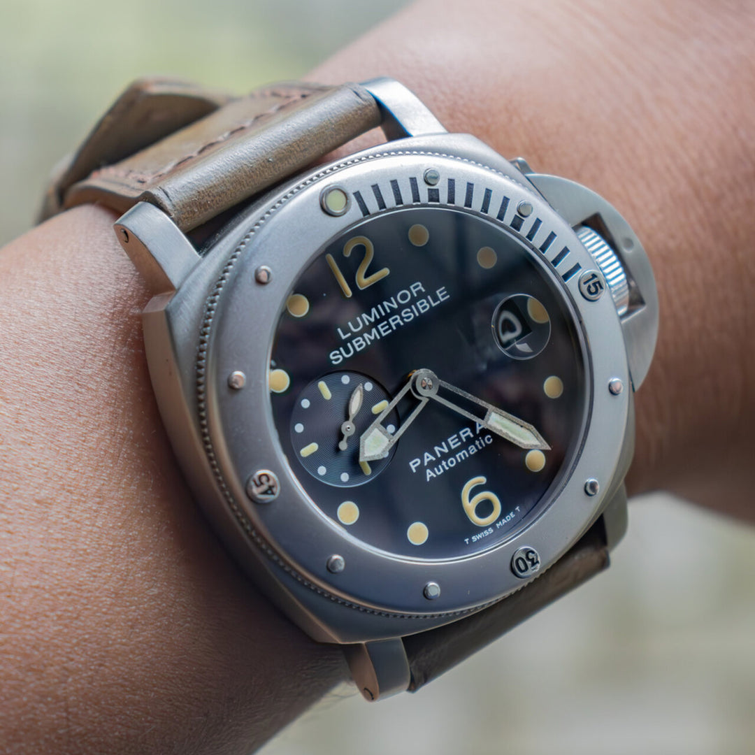 Vague Brown Strap