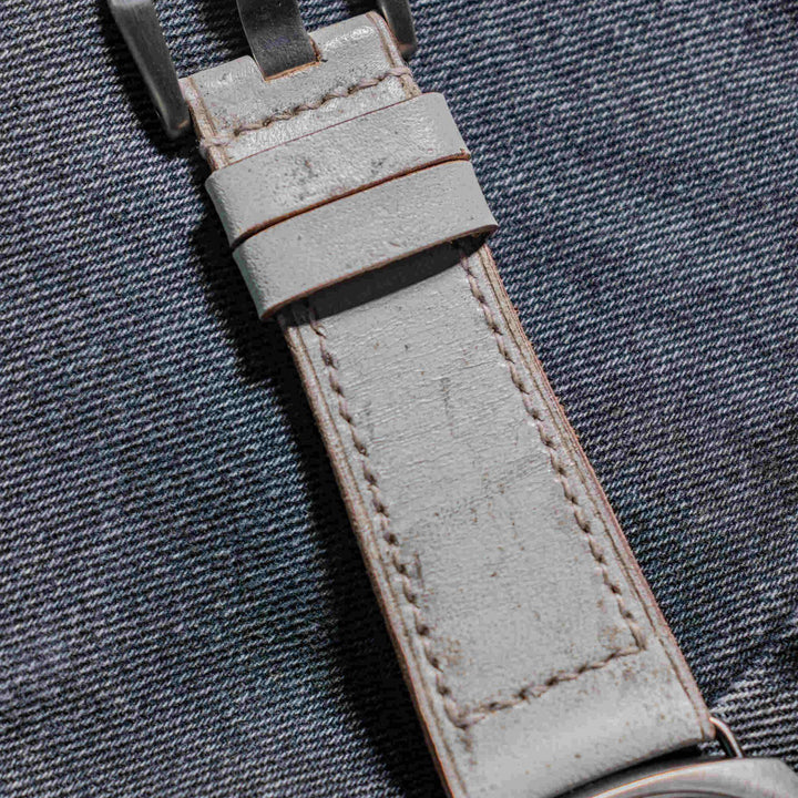 Vague White Strap